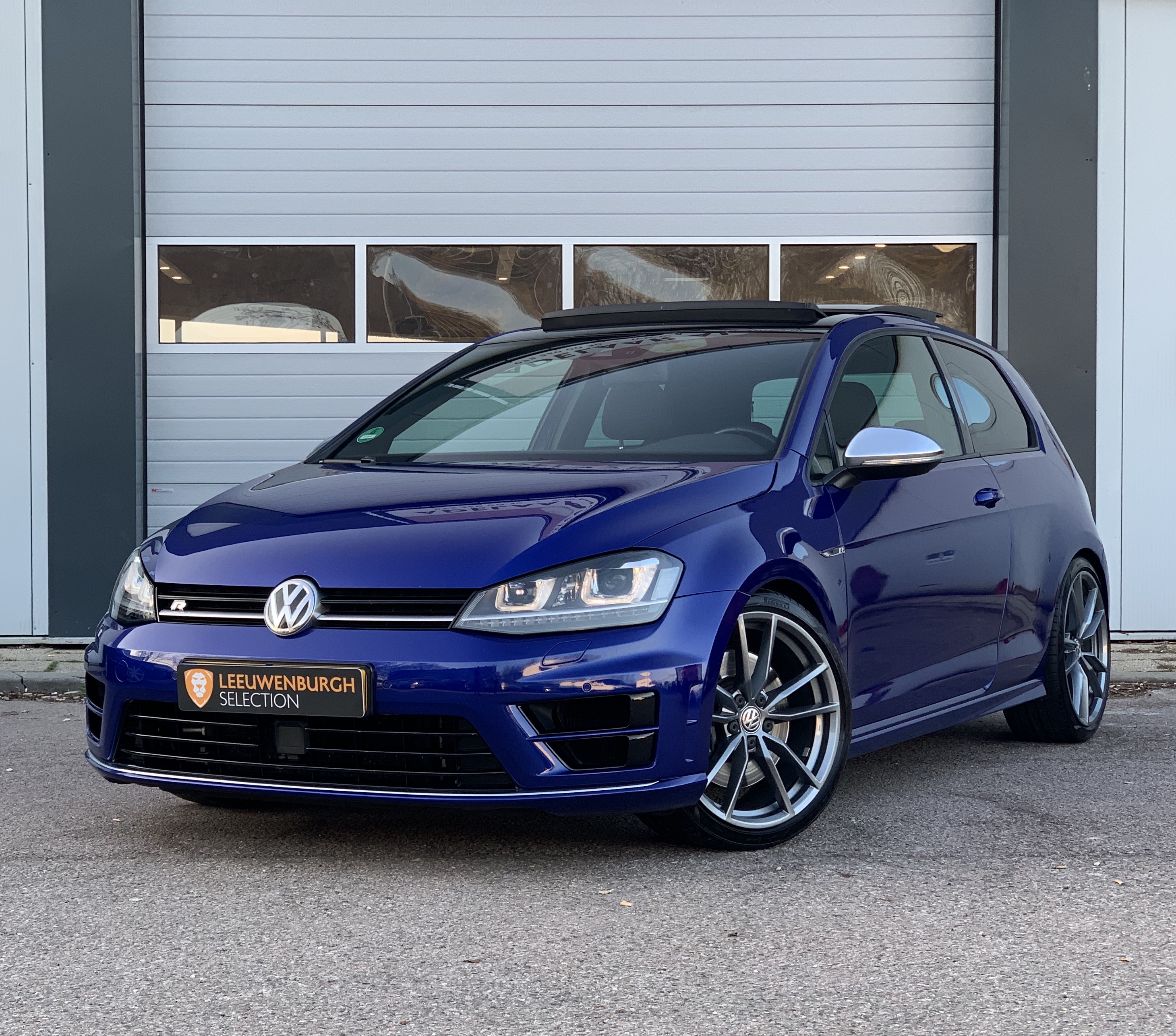 Volkswagen mk7. VW Golf 7. Фольксваген гольф 7 r. Golf r32 mk7. Golf r mk7 купе.